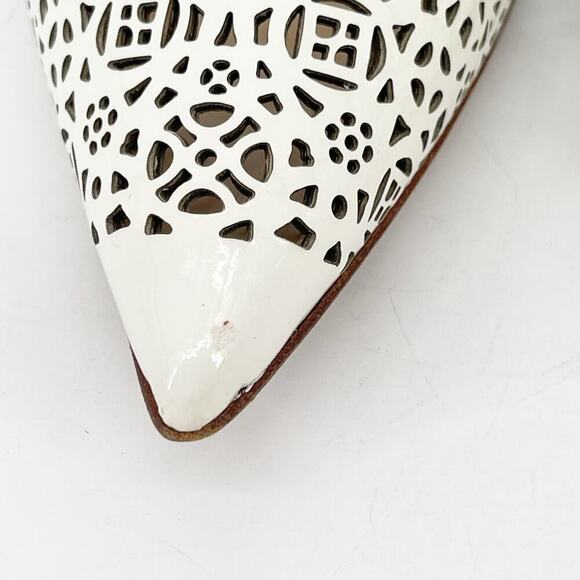 Manolo Blahnik White Leather Laser Cut Bb 105 Floral Pointed Toe Pump IT 38.5 - Picture 6 of 14